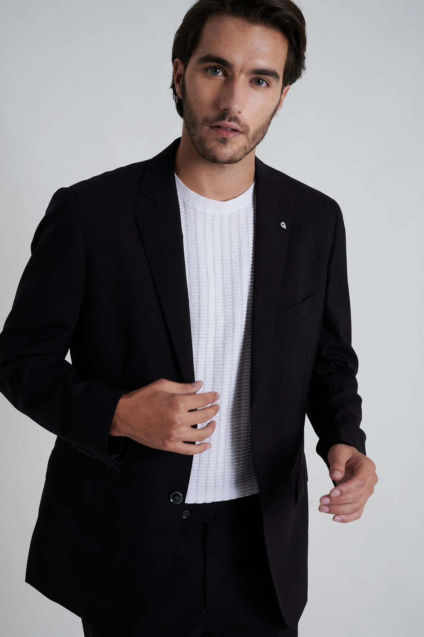 Slim fit comfort wool elastane suit half canvas construction Anti-crease finishing