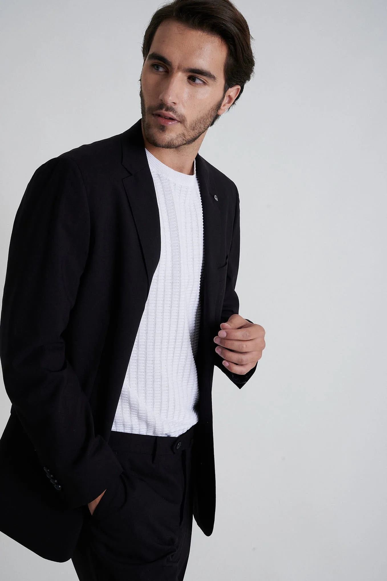 Slim fit comfort wool elastane suit half canvas construction Anti-crease finishing