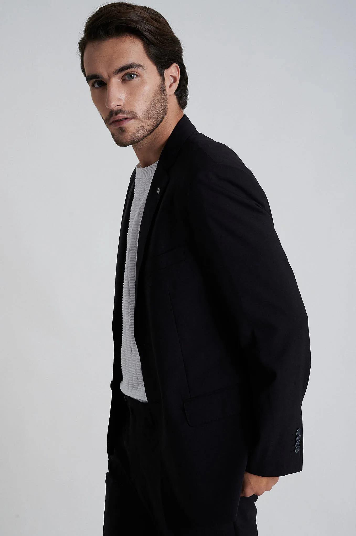 Slim fit comfort wool elastane suit half canvas construction Anti-crease finishing