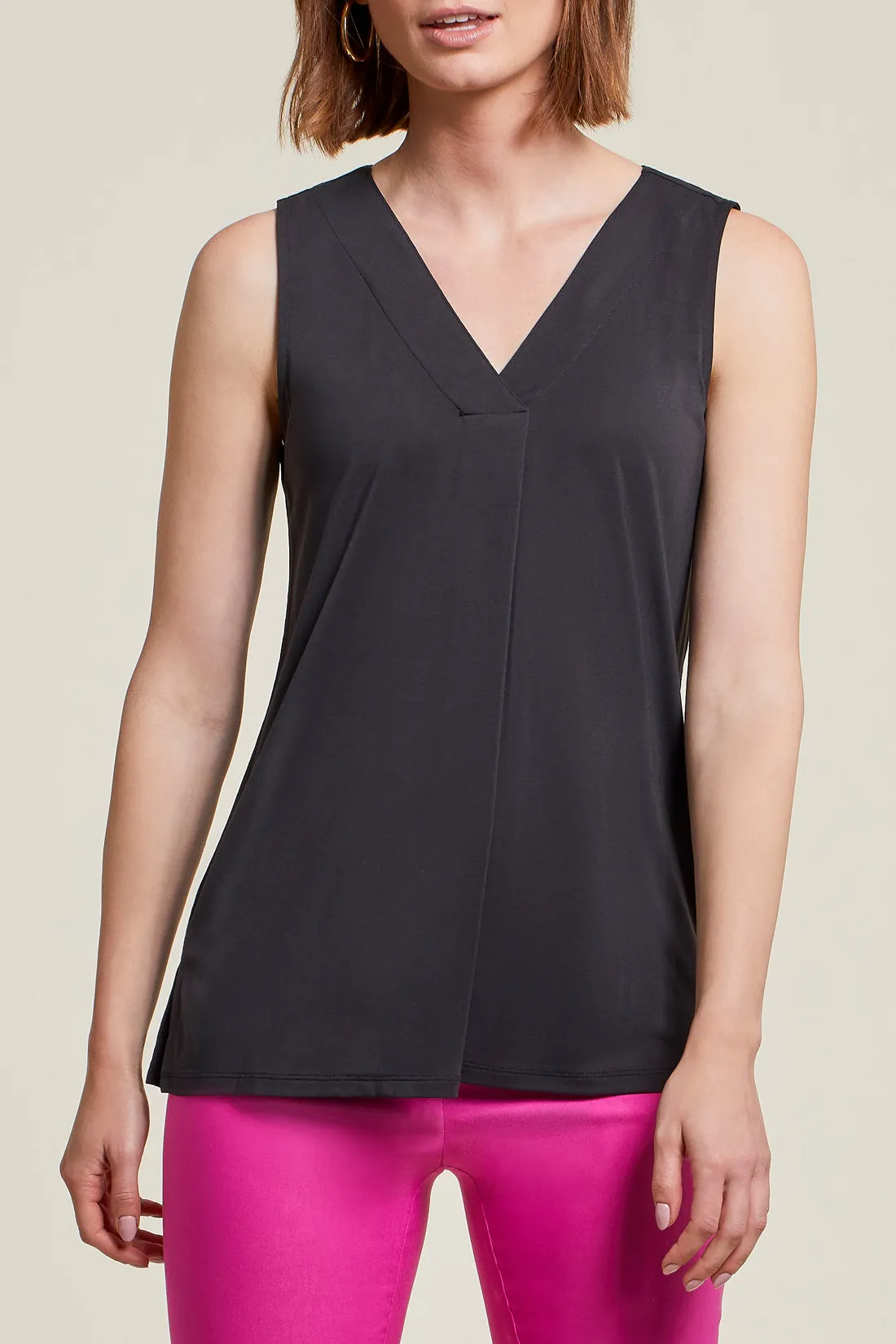 TR1291o Sleeveless V-Neck Top W/Pleat
