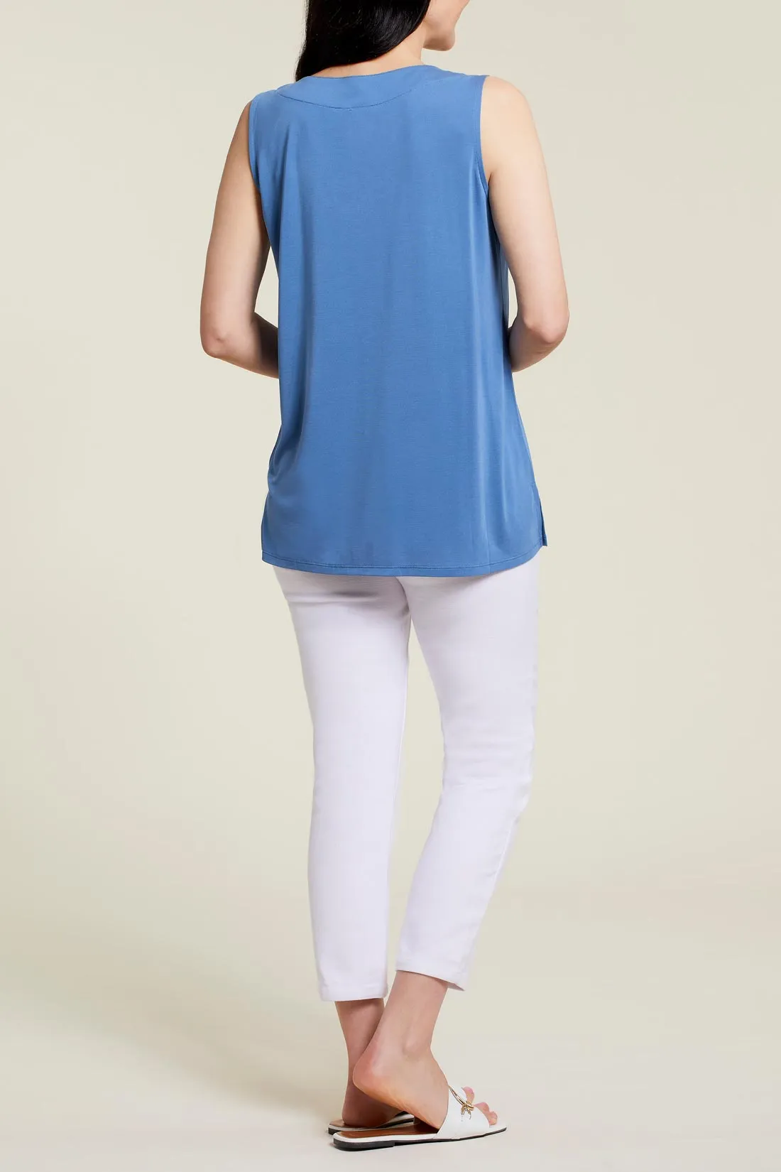 TR1291o Sleeveless V-Neck Top W/Pleat