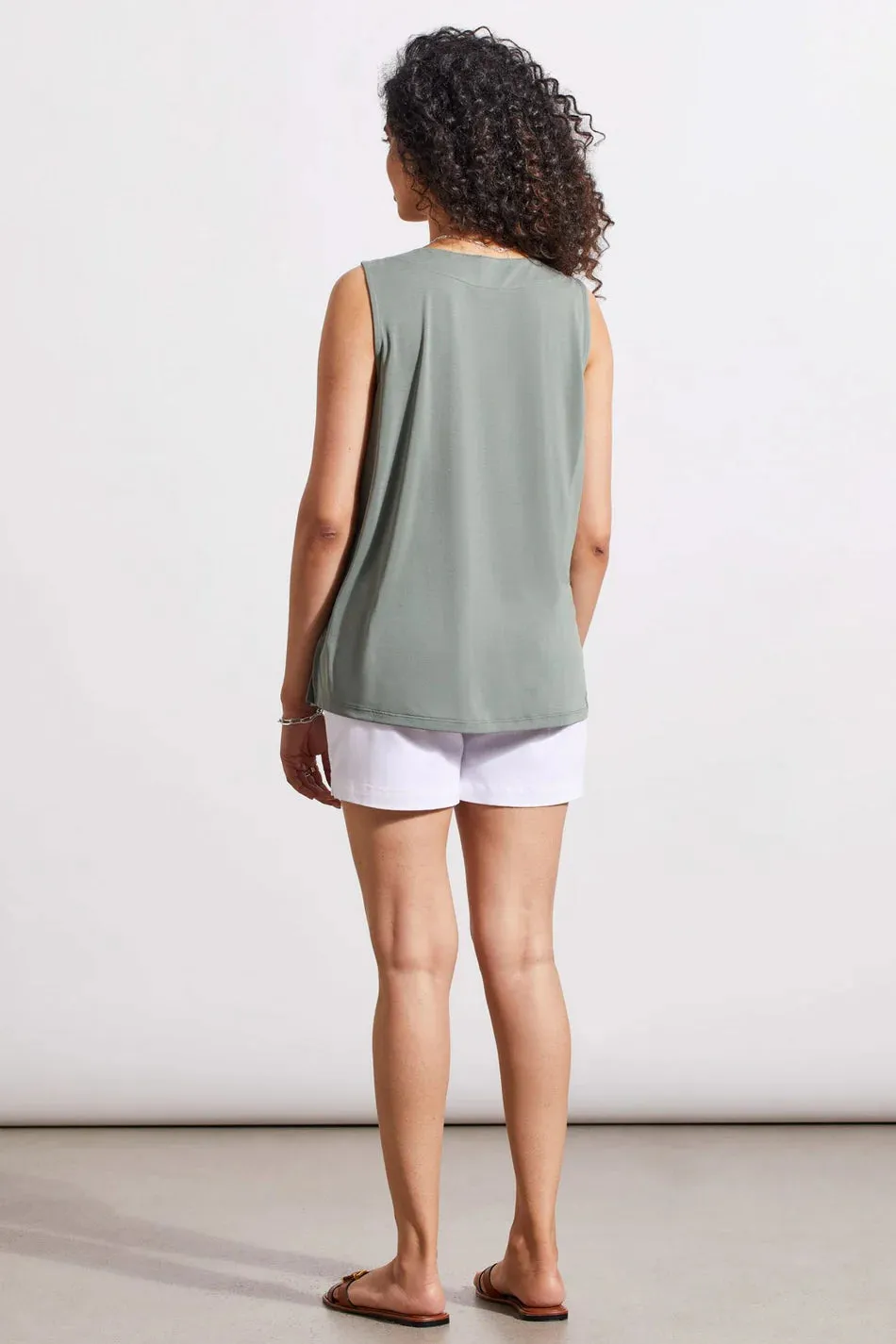 TR1291o Sleeveless V-Neck Top W/Pleat