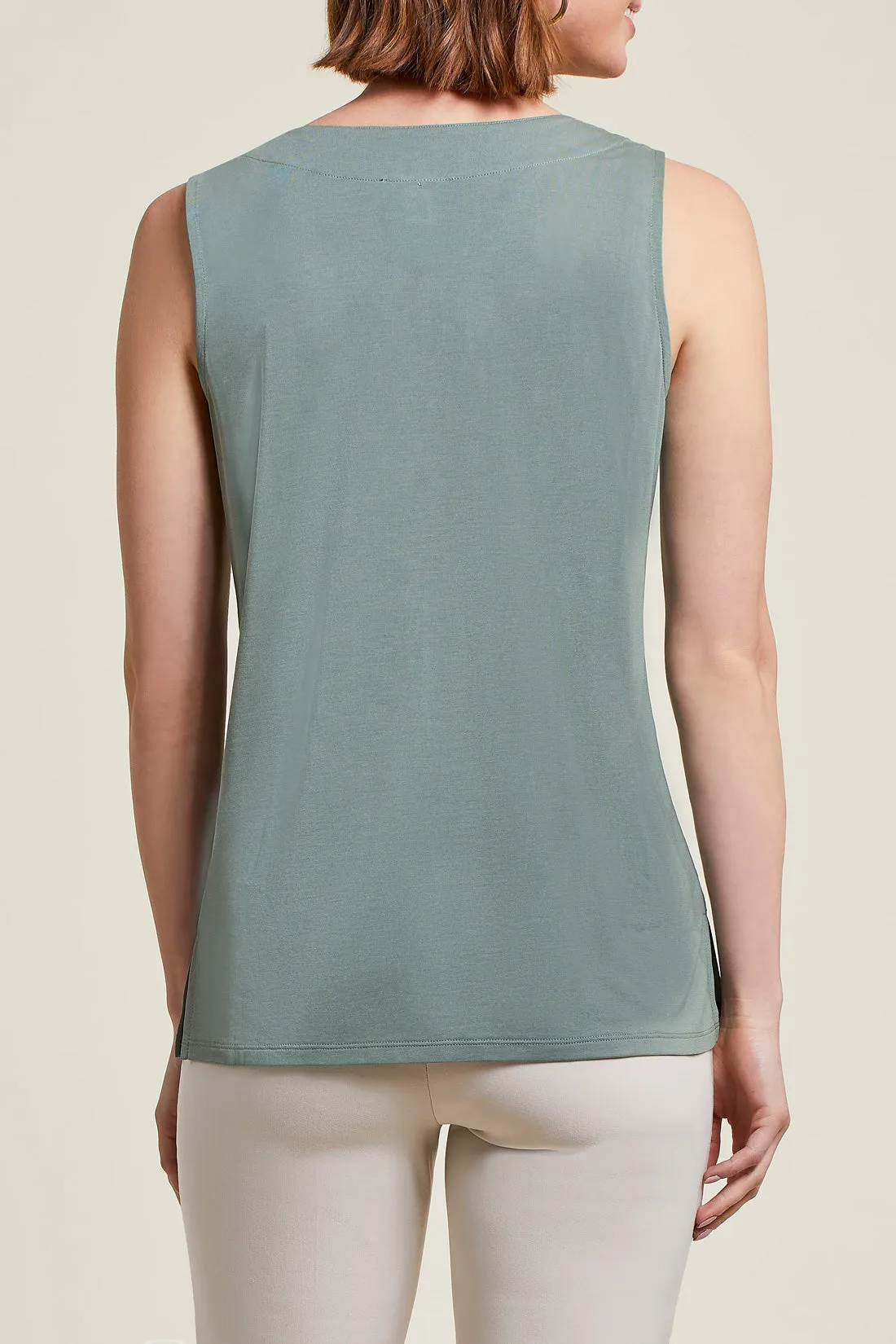 TR1291o Sleeveless V-Neck Top W/Pleat