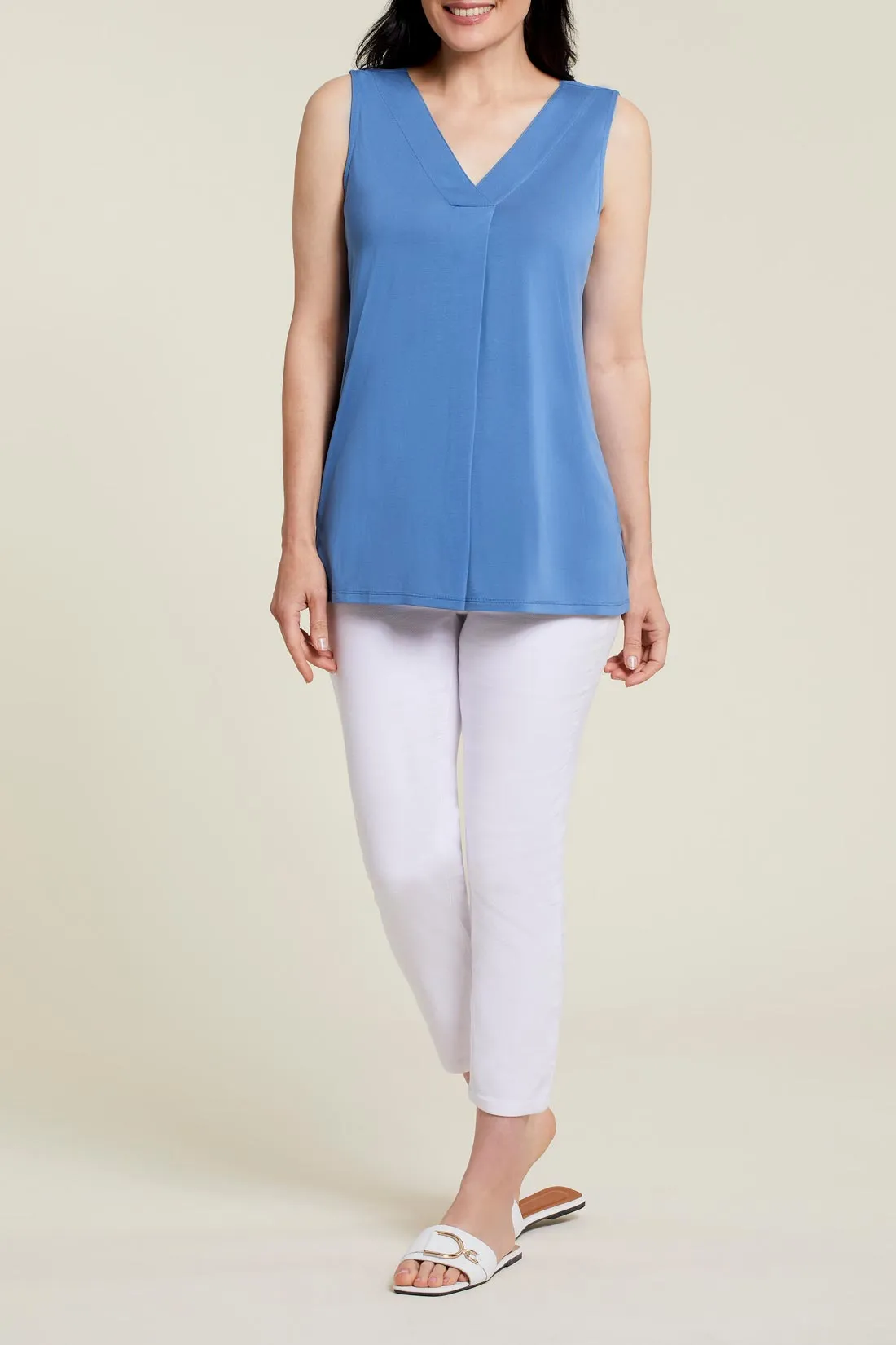 TR1291o Sleeveless V-Neck Top W/Pleat
