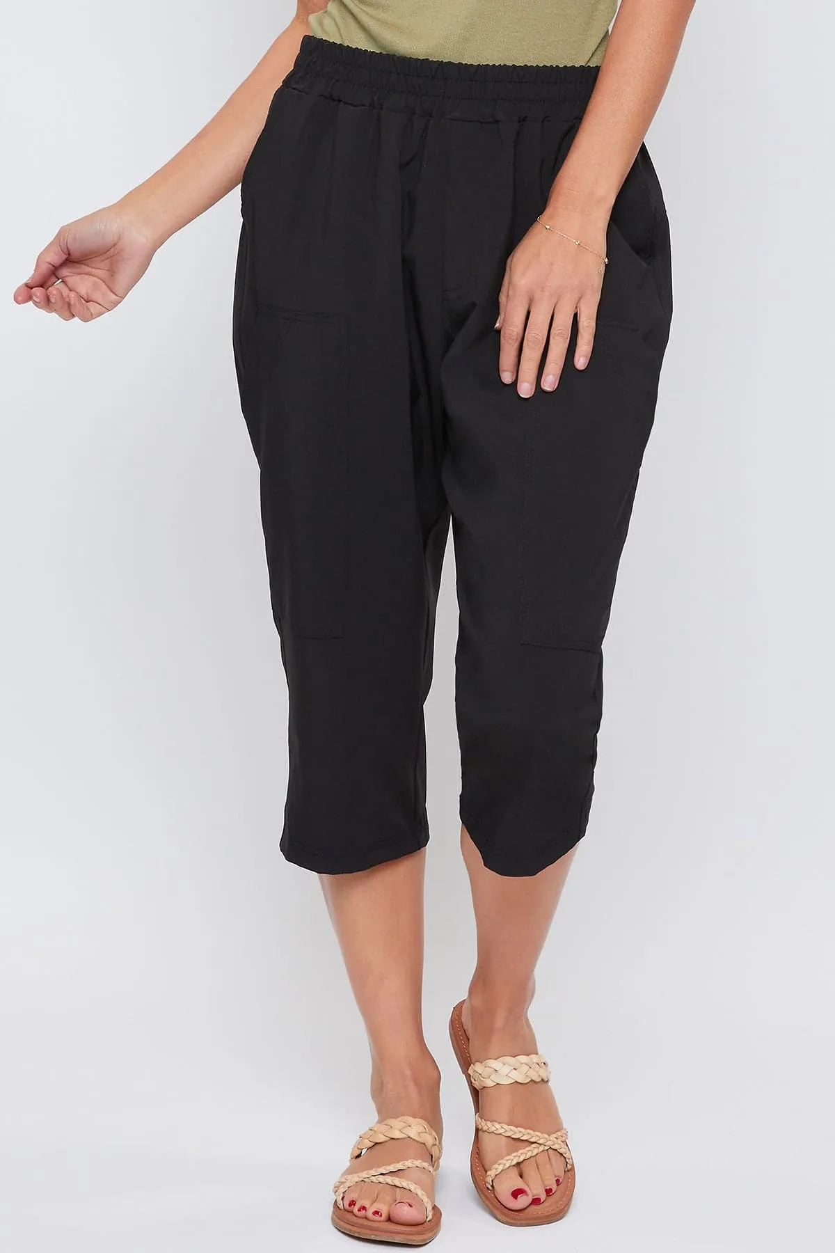 Women's Pull-On Capris With Big Pocket Detail
